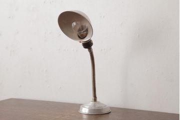 レトロ照明　昭和レトロ　シンプルなシェードのスタンドライト(卓上照明、デスクスタンド)(R-037757)
