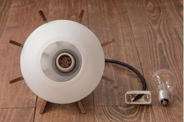 ビンテージ照明　モダンなデザインがおしゃれな木製のペンダントライト(吊り下げ照明)(R-037760)