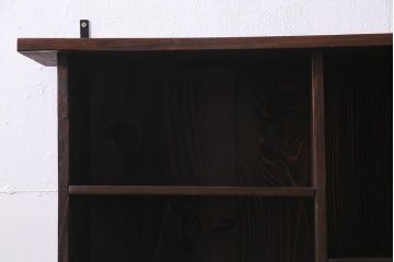 ラフジュ工房オリジナル　アンティーク材リメイク　パタパタ扉付き　古材の味わいが魅力的なウォールシェルフ(壁掛け収納棚、ウォールラック、マス目棚)(R-037766)