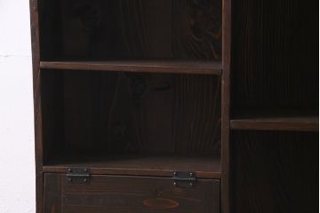 ラフジュ工房オリジナル　アンティーク材リメイク　パタパタ扉付き　古材の味わいが魅力的なウォールシェルフ(壁掛け収納棚、ウォールラック、マス目棚)(R-037766)