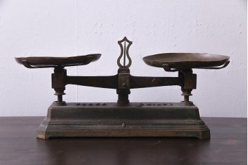 アンティーク雑貨　フランスアンティーク　シャビーな風合いがおしゃれな天秤(はかり、スケール)(R-037771)