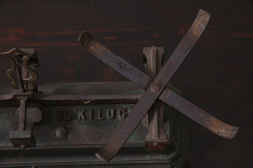 アンティーク雑貨　フランスアンティーク　シャビーな風合いがおしゃれな天秤(はかり、スケール)(R-037771)