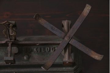 アンティーク雑貨　フランスアンティーク　シャビーな風合いがおしゃれな天秤(はかり、スケール)(R-037771)