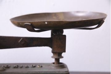 アンティーク雑貨　フランスアンティーク　シャビーな風合いがおしゃれな天秤(はかり、スケール)(R-037771)