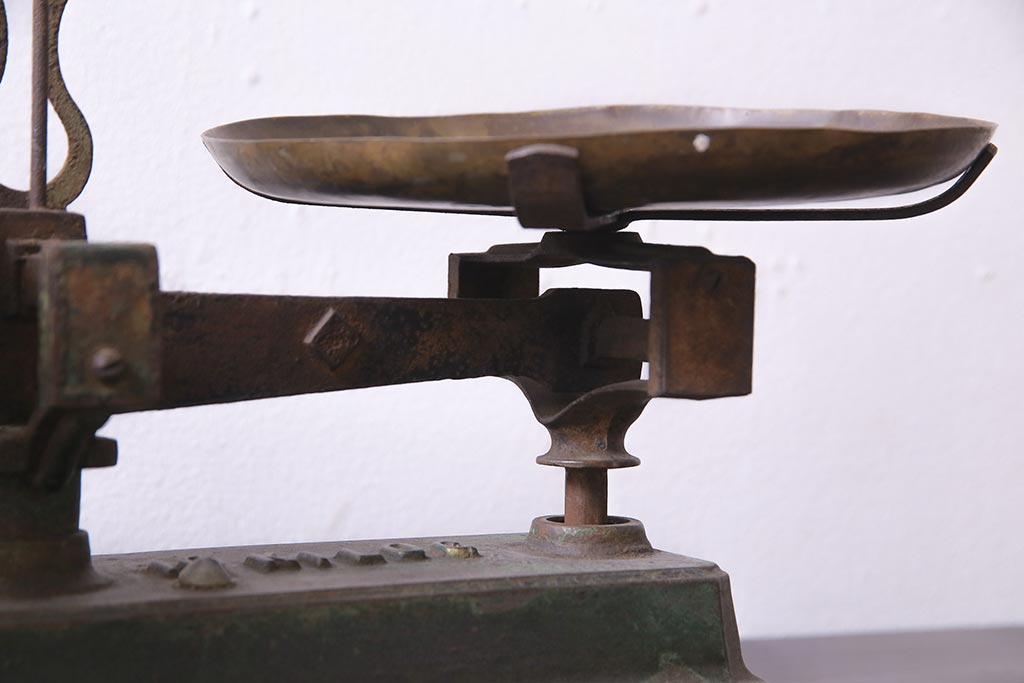 アンティーク雑貨　フランスアンティーク　シャビーな風合いがおしゃれな天秤(はかり、スケール)(R-037771)