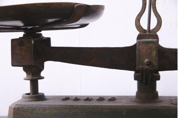 アンティーク雑貨　フランスアンティーク　シャビーな風合いがおしゃれな天秤(はかり、スケール)(R-037771)