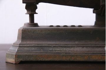 アンティーク雑貨　フランスアンティーク　シャビーな風合いがおしゃれな天秤(はかり、スケール)(R-037771)