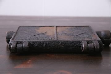 ヴィンテージ雑貨　フランスビンテージ　シャビーな質感がおしゃれなワッフルメーカー2個セット(R-037772)