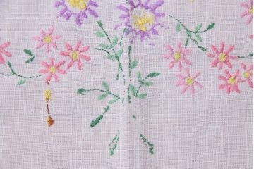 ビンテージ雑貨　イギリスヴィンテージ　花の刺繍がかわいらしいリネンクロス(タペストリー、布)(R-037773)