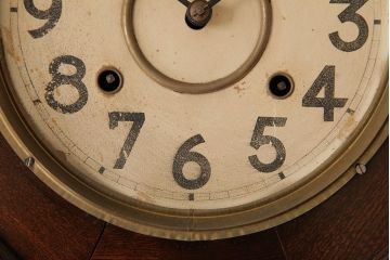 アンティーク雑貨　上品でレトロなデザインの八角掛け時計(柱時計、振り子時計)(R-037776)