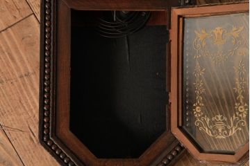 アンティーク雑貨　上品でレトロなデザインの八角掛け時計(柱時計、振り子時計)(R-037776)