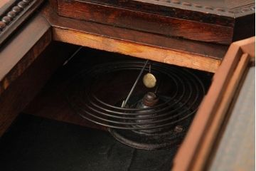 アンティーク雑貨　上品でレトロなデザインの八角掛け時計(柱時計、振り子時計)(R-037776)