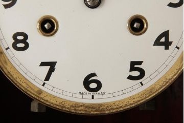 アンティーク雑貨　JUNGHANS(ユンハンス)社　手巻き式　レトロシックな振り子時計(柱時計、掛け時計、古時計)(R-037777)