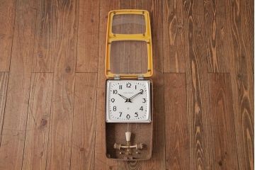 アンティーク雑貨　Seiko Sonola(セイコー・ソノーラ)　電池式　トランジスタ・クロック　レトロポップな掛け時計(柱時計、振り子時計)(R-037779)
