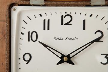 アンティーク雑貨　Seiko Sonola(セイコー・ソノーラ)　電池式　トランジスタ・クロック　レトロポップな掛け時計(柱時計、振り子時計)(R-037779)