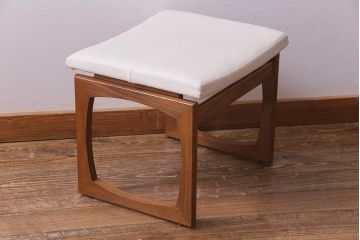 ヴィンテージ家具　北欧ビンテージ　G-PLAN(ジープラン)　白い座面がおしゃれな木製フレームのスツール(椅子)(R-037780)