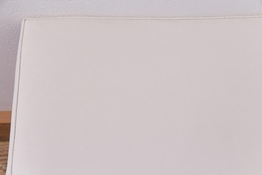 ヴィンテージ家具　北欧ビンテージ　G-PLAN(ジープラン)　白い座面がおしゃれな木製フレームのスツール(椅子)(R-037780)