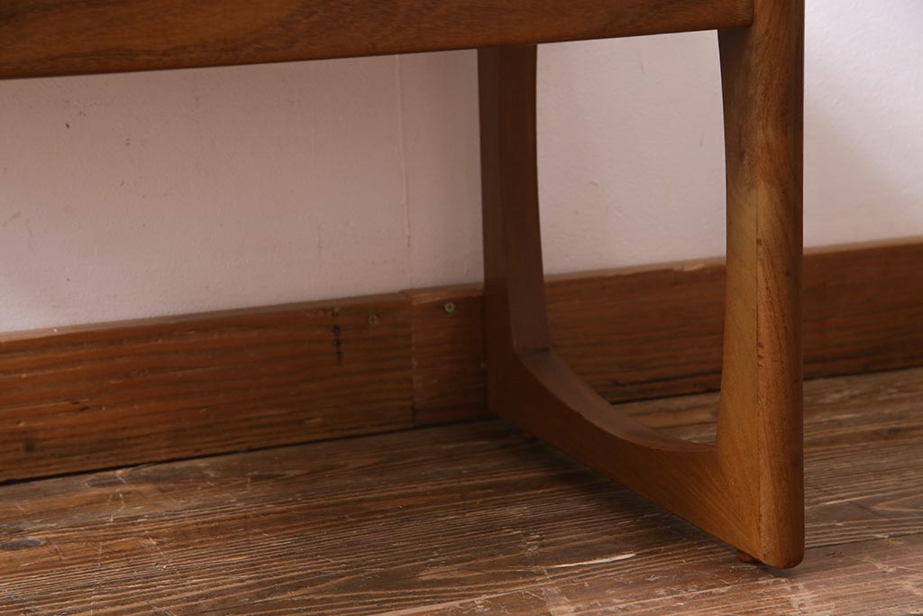 ヴィンテージ家具　北欧ビンテージ　G-PLAN(ジープラン)　白い座面がおしゃれな木製フレームのスツール(椅子)(R-037780)