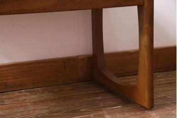 ヴィンテージ家具　北欧ビンテージ　G-PLAN(ジープラン)　白い座面がおしゃれな木製フレームのスツール(椅子)(R-037780)