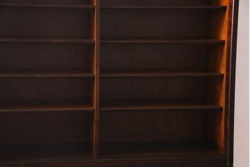 中古　北海道民芸家具　ガラス引き戸のシックな食器棚(カップボード、収納棚)(R-037781)