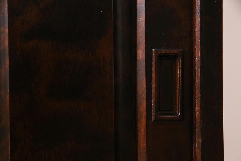 中古　北海道民芸家具　ガラス引き戸のシックな食器棚(カップボード、収納棚)(R-037781)