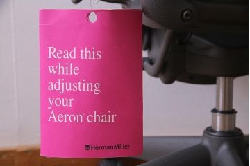 中古　Hermanmiller(ハーマンミラー社)　アーロンチェア(オフィスチェア、椅子、イス)(定価約19万円)(R-037782)