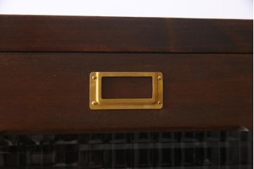 ラフジュ工房オリジナル　ヒノキ無垢材・ヒバ材　チェッカーガラス入り　ノスタルジックな雰囲気漂う3人用ロッカー(ワードローブ)(R-037783)