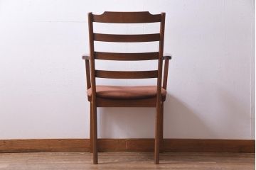ヴィンテージ家具　北欧ビンテージ　G-PLAN(ジープラン)　エルム材　木の温もりと上品な佇まいが魅力のダイニングチェア(椅子)(R-037786)