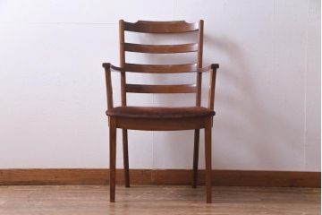 ヴィンテージ家具　北欧ビンテージ　G-PLAN(ジープラン)　エルム材　木の温もりと上品な佇まいが魅力のダイニングチェア(椅子)(R-037786)