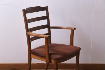 ヴィンテージ家具　北欧ビンテージ　G-PLAN(ジープラン)　エルム材　木の温もりと上品な佇まいが魅力のダイニングチェア(椅子)(R-037786)