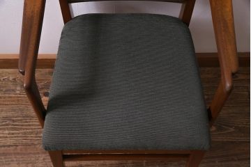 ヴィンテージ家具　北欧ビンテージ　チーク材　ぬくもりを感じる昔懐かしいダイニングチェア(椅子)(R-037787)