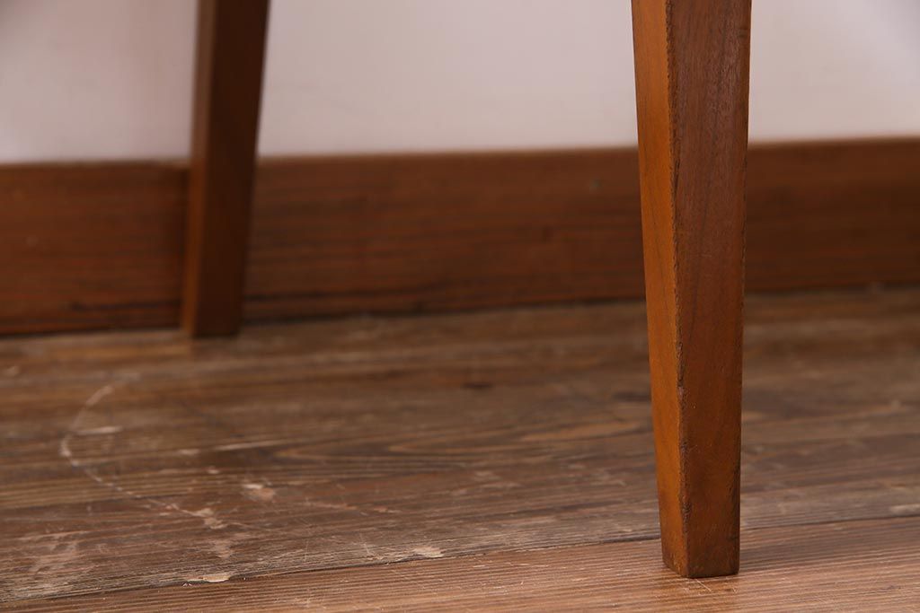 ヴィンテージ家具　北欧ビンテージ　チーク材　ぬくもりを感じる昔懐かしいダイニングチェア(椅子)(R-037787)