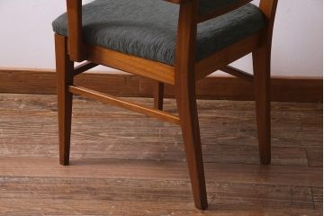 ヴィンテージ家具　北欧ビンテージ　チーク材　ぬくもりを感じる昔懐かしいダイニングチェア(椅子)(R-037787)