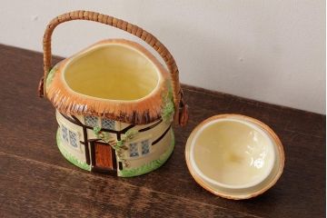 ヴィンテージ雑貨　イギリス　J.SHAW & SON　コテージ型のビスケットポット(ジャー、小物入れ、ビンテージ)(R-037790)