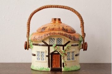ヴィンテージ雑貨　イギリス　J.SHAW & SON　コテージ型のビスケットポット(ジャー、小物入れ、ビンテージ)(R-037790)