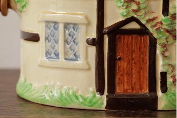 ヴィンテージ雑貨　イギリス　J.SHAW & SON　コテージ型のビスケットポット(ジャー、小物入れ、ビンテージ)(R-037790)