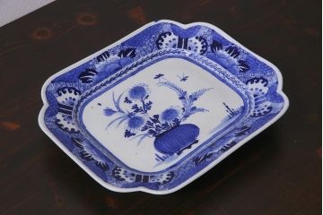 アンティーク雑貨　幕末明治期　花蝶図　染付変形大皿(和食器)(R-037793)