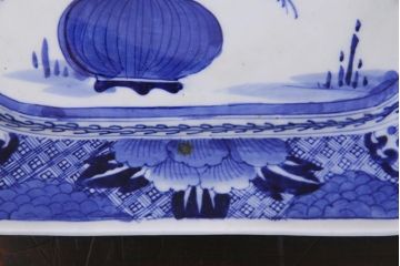 アンティーク雑貨　幕末明治期　花蝶図　染付変形大皿(和食器)(R-037793)