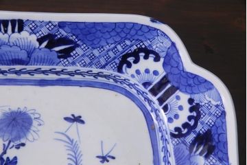 アンティーク雑貨　幕末明治期　花蝶図　染付変形大皿(和食器)(R-037793)