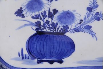 アンティーク雑貨　幕末明治期　花蝶図　染付変形大皿(和食器)(R-037793)