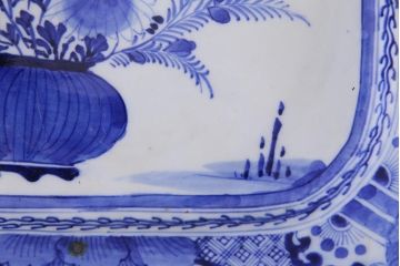 アンティーク雑貨　幕末明治期　花蝶図　染付変形大皿(和食器)(R-037793)