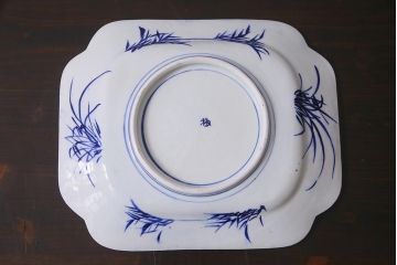 アンティーク雑貨　幕末明治期　花蝶図　染付変形大皿(和食器)(R-037793)