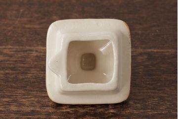 アンティーク雑貨　イギリスアンティーク　ハウス型の可愛らしいティーポット(R-037800)