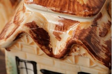 アンティーク雑貨　イギリスアンティーク　ハウス型の可愛らしいティーポット(R-037800)