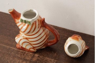 ヴィンテージ雑貨　イギリスビンテージ　Tony wood(トニーウッド)　トラ猫型のティーポット(ネコ型ポット、茶器)(R-037801)