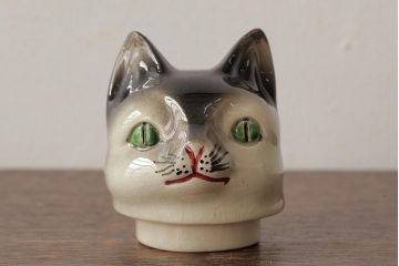 アンティーク雑貨　ドイツ　Erphila(アーフィラ)社　赤いリボンの猫型ティーポット(ネコ型ポット、陶器)(R-037803)