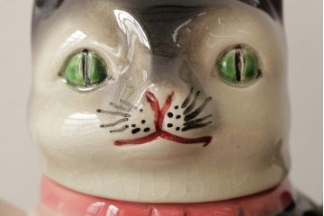 アンティーク雑貨　ドイツ　Erphila(アーフィラ)社　赤いリボンの猫型ティーポット(ネコ型ポット、陶器)(R-037803)