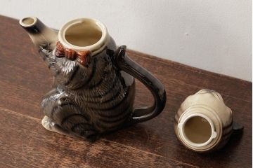 ヴィンテージ雑貨　イギリスビンテージ　Tony wood(トニーウッド)　キジトラ　猫型のティーポット(ネコ型ポット、茶器)(R-037804)