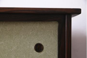 アンティーク家具　大正昭和初期　縞黒檀・桐材・栓材　銅金具　上手物!上質な作りの茶箪笥(茶棚、収納棚、違い棚、桐箪笥、桐たんす)(R-037806)