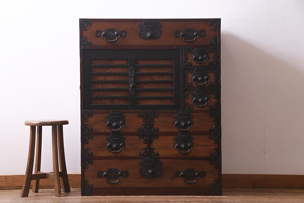 アンティーク家具　古民具・骨董　前面ケヤキ材　格式高い和の空間を演出する松本帳場箪笥(衣装箪笥、引き出し)(R-037807)